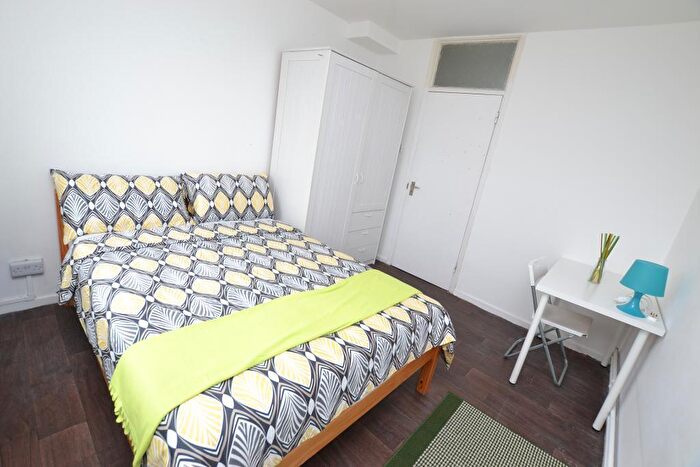 3 Bedroom Flat To Rent In Biggerstaff Street, London, N4