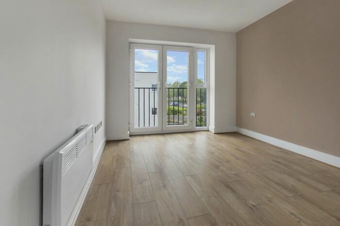 2 Bedroom Flat To Rent In Lichfield Road, Willenhall, West Midlands, WV12