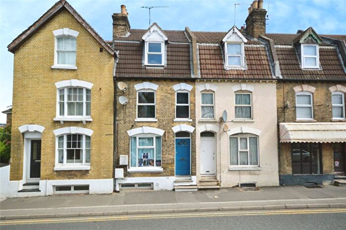 2 Bedroom Flat For Sale In High Street, Rochester, Kent, ME1