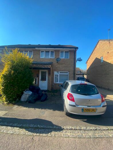3 Bedroom Semi-Detached House To Rent In Pendula Drive, Yeading, Hayes, UB4