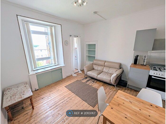 2 Bedroom Flat To Rent In Springhill, Dundee, DD4