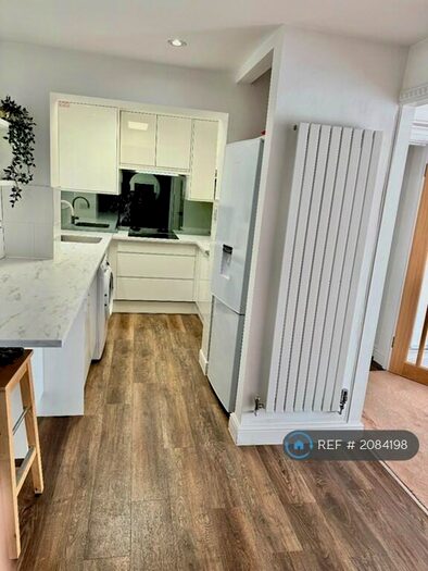 2 Bedroom Flat To Rent In Green Hill Gate, High Wycombe, HP13