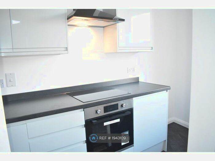1 Bedroom Flat To Rent In London Road, Westcliff-On-Sea, SS0