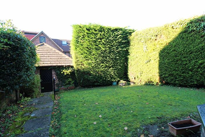 4 Bedroom Detached House For Sale In Castle Close, Bromley, BR2