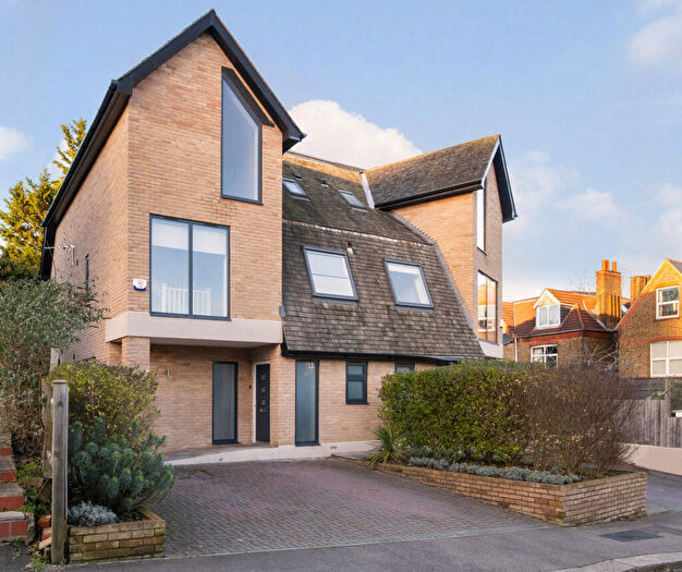 4 Bedroom House For Sale In High View Close, London, SE19