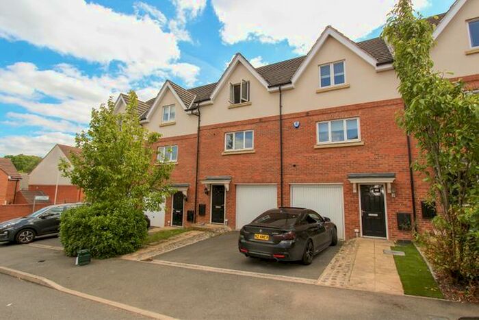 4 Bedroom Town House To Rent In Worrall Lane, Uxbridge, UB8