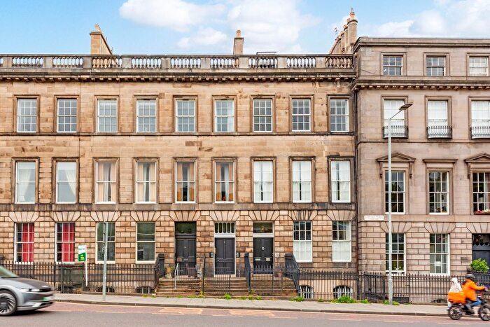 3 Bedroom Flat For Sale In Leopold Place, Edinburgh, EH7