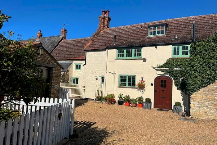 4 Bedroom Character Property For Sale In Bridgend, Carlton Village, Bedfordshire, MK43