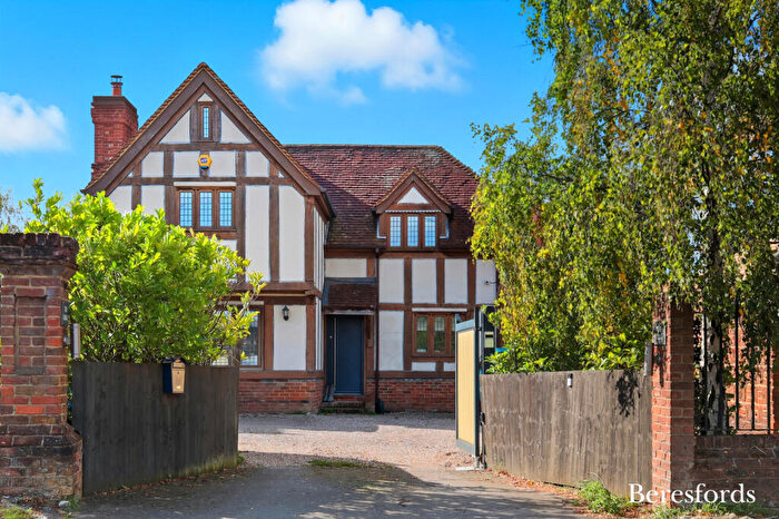 4 Bedroom Detached House For Sale In Oak Hill Road, Stapleford Abbotts, RM4