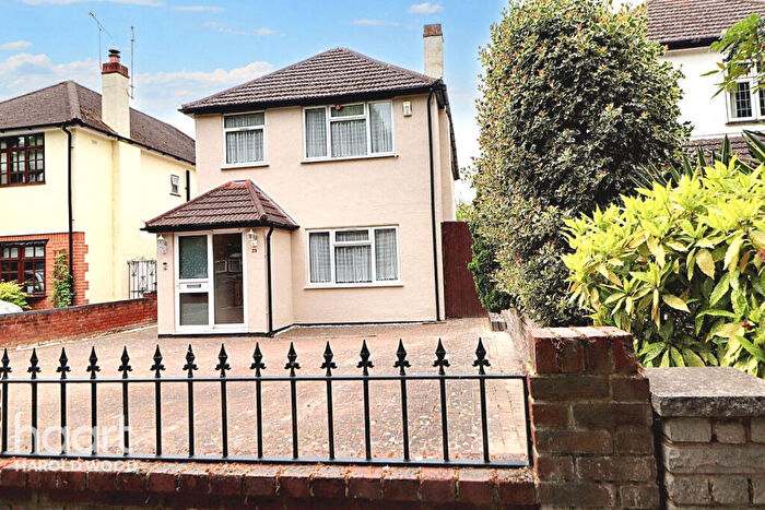 5 Bedroom Detached House For Sale In Avenue Road, Harold Wood, RM3