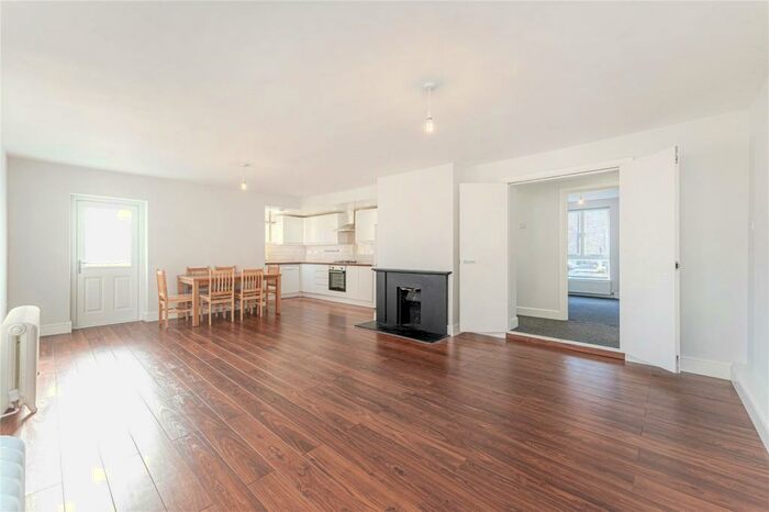 2 Bedroom Apartment To Rent In St. Annes Close, London, N6