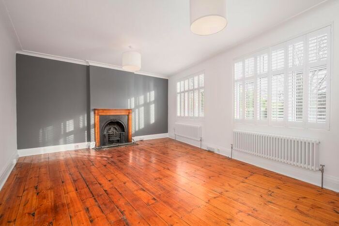 3 Bedroom Property To Rent In Bridge Road, East Molesey, KT8