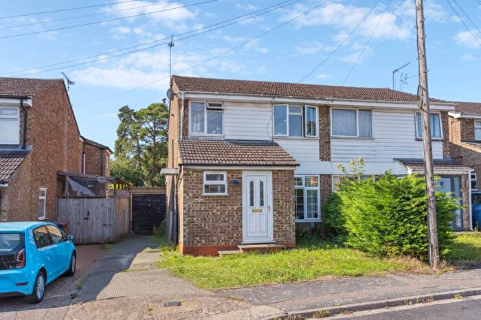 3 Bedroom Semi-Detached House For Sale In Hensley Close, Hitchin, SG4