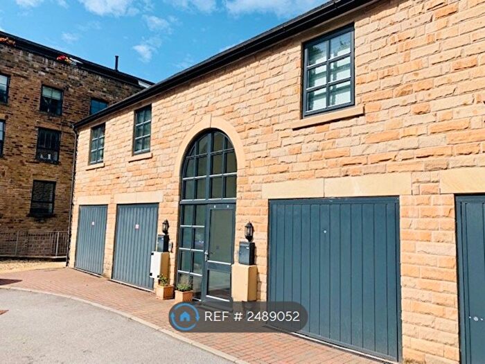 1 Bedroom Flat To Rent In Kinderlee Way, Chisworth, Glossop, SK13