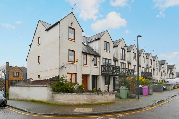 4 Bedroom End Of Terrace House To Rent In Wynan Road, Canary Wharf, E14