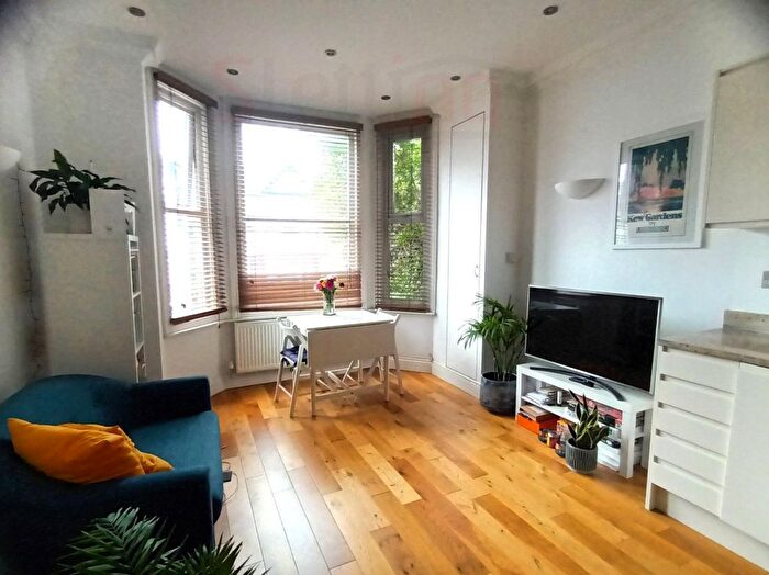 1 Bedroom Flat To Rent In Russell Road, London, NW9
