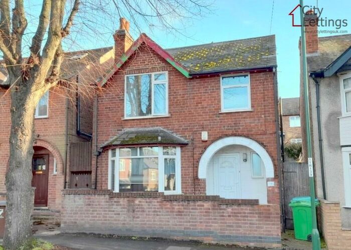 6 Bedroom Semi-Detached House To Rent In Rolleston Drive, NG7