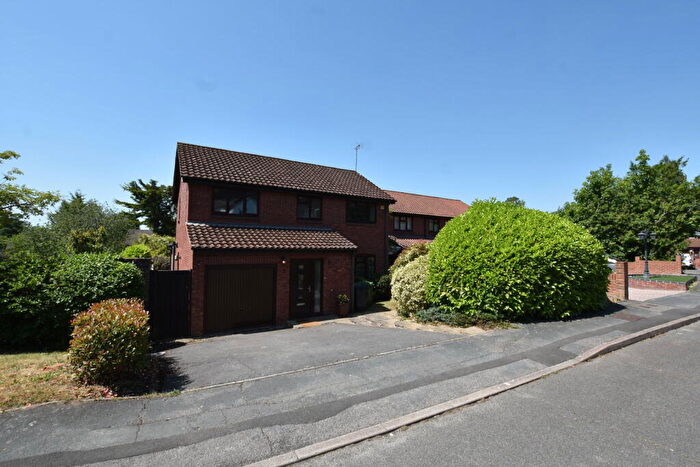 4 Bedroom Detached House For Sale In Berkeley Crescent, Frimley, Camberley, GU16