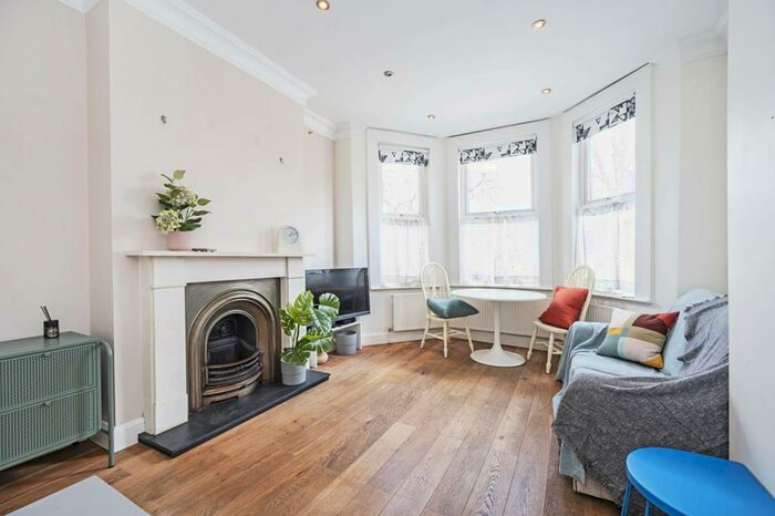 2 Bedroom Flat To Rent In Wightman Road, Crouch End, London, N8