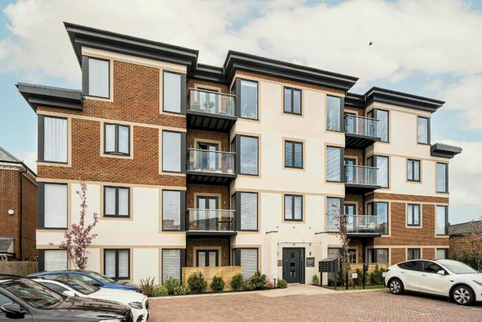 1 Bedroom Flat To Rent In Springfield Lane, Weybridge, Surrey, KT13