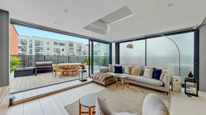 2 Bedroom Apartment To Rent In Britton Street, EC1M