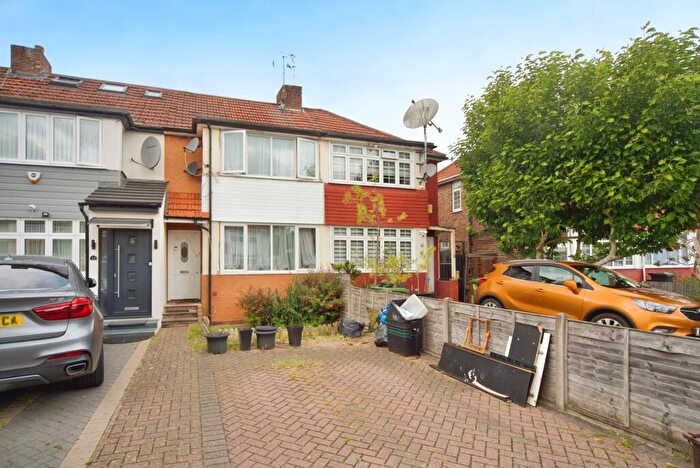 3 Bedroom Terraced House For Sale In Queens Drive, Waltham Cross, Hertfordshire, EN8
