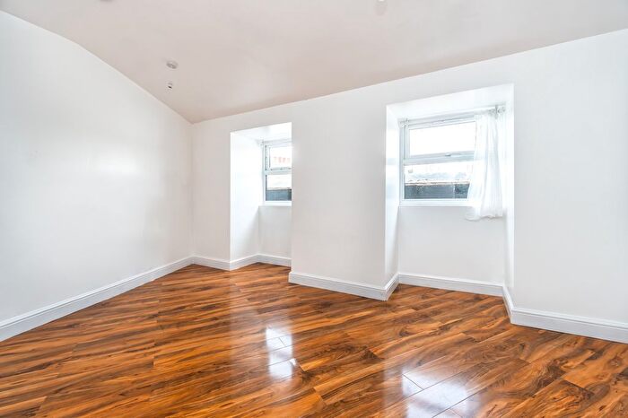 3 Bedroom Maisonette To Rent In Downs Road, Lower Clapton, Hackney, E5