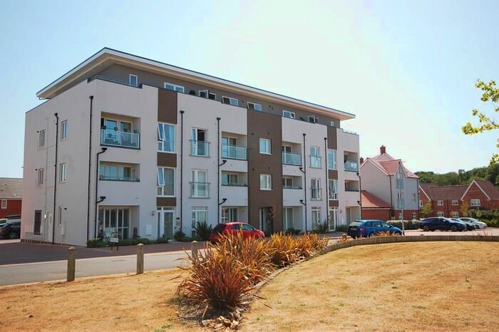 2 Bedroom Flat To Rent In Marina Walk, Rowhedge, Colchester, CO5