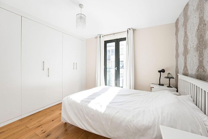 1 Bedroom Flat To Rent In Gifford Street, London, N1