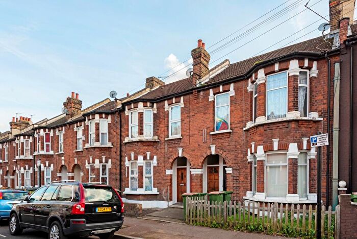 2 Bedroom Apartment To Rent In Charlemont Road, London, E6