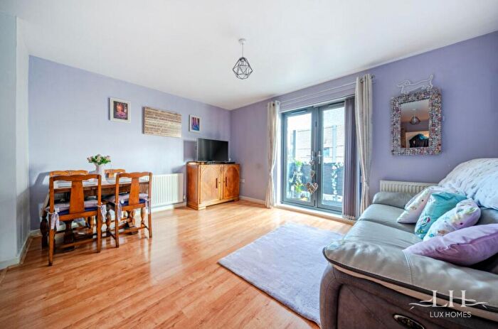 2 Bedroom Flat For Sale In Flat, Whitbread Place, Rollason Way, Brentwood, CM14
