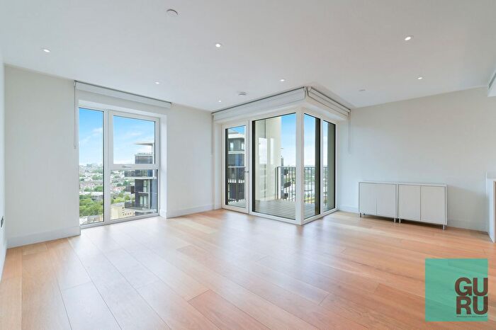 3 Bedroom Flat To Rent In White City Living, London, W12