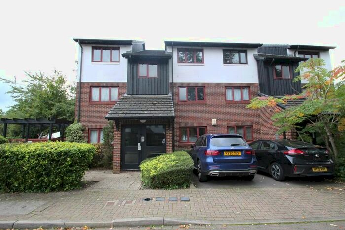 1 Bedroom Flat To Rent In Marina Approach, Yeading UB4