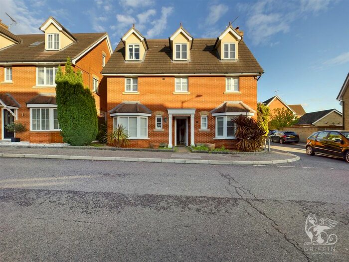 6 Bedroom Detached House To Rent In Fenton Road, Chafford Hundred, Grays, RM16