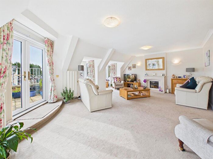 2 Bedroom Penthouse For Sale In Pegasus Court, Park Lane, Tilehurst, Reading, RG31