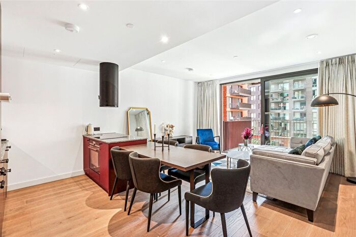 2 Bedroom Flat To Rent In Viaduct Gardens, London, SW11