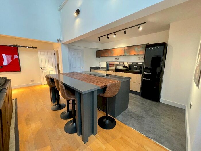 2 Bedroom Apartment To Rent In Dickinson Street, Manchester, M1