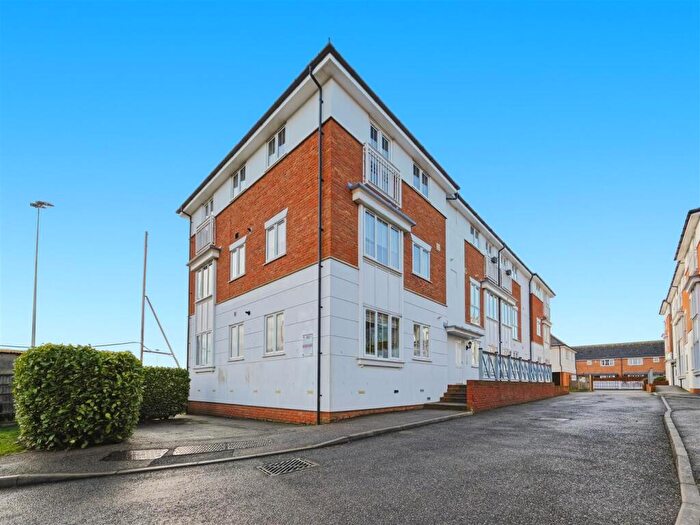 2 Bedroom Flat For Sale In Wicketts End, Whitstable, CT5