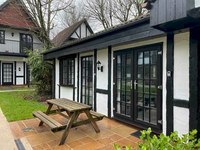 2 Bedroom Semi-Detached Bungalow For Sale In Holiday Home, TR27