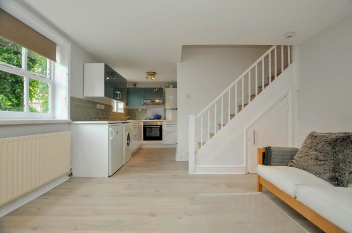 1 Bedroom Flat To Rent In Cazenove Road, Stoke Newington, N16