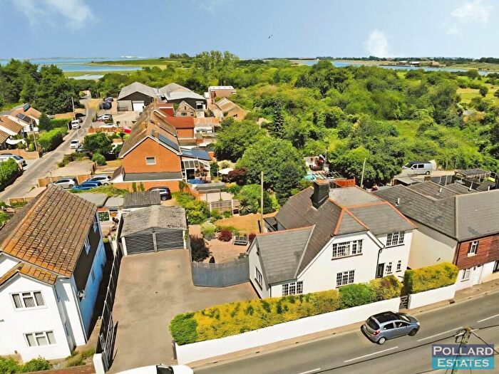 4 Bedroom Detached House For Sale In Lower Rainham Road, Rainham, ME8