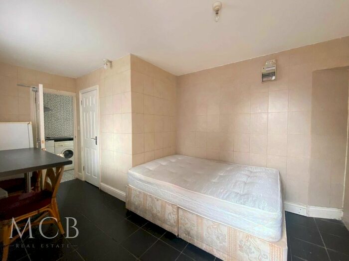 Studio To Rent In Kingston Avenue, West Drayton, UB7