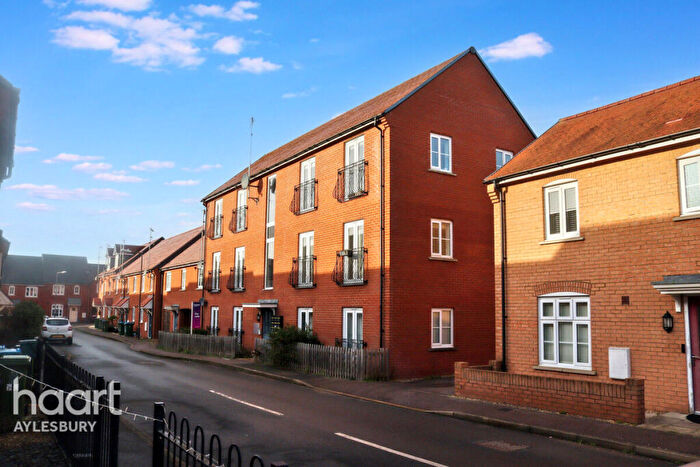 1 Bedroom Apartment For Sale In Chaundler Drive, Aylesbury, HP19