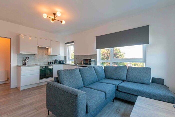 4 Bedroom Flat To Rent In Lt – New Mart Place, Edinburgh, EH14