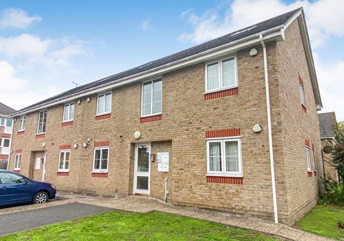 2 Bedroom Flat For Sale In Telford Drive, Slough, Buckinghamshire, SL1