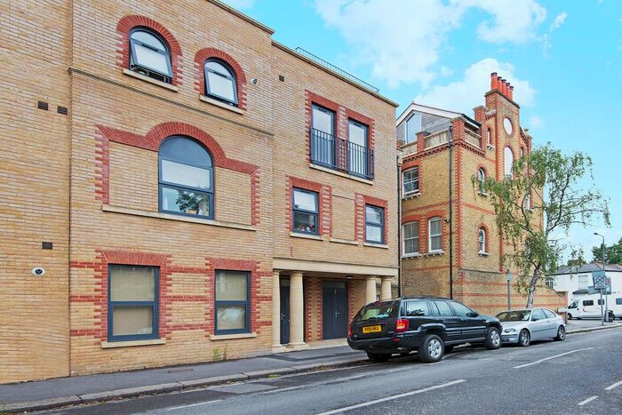 4 Bedroom Flat To Rent In Wilton Crescent, London, SW19