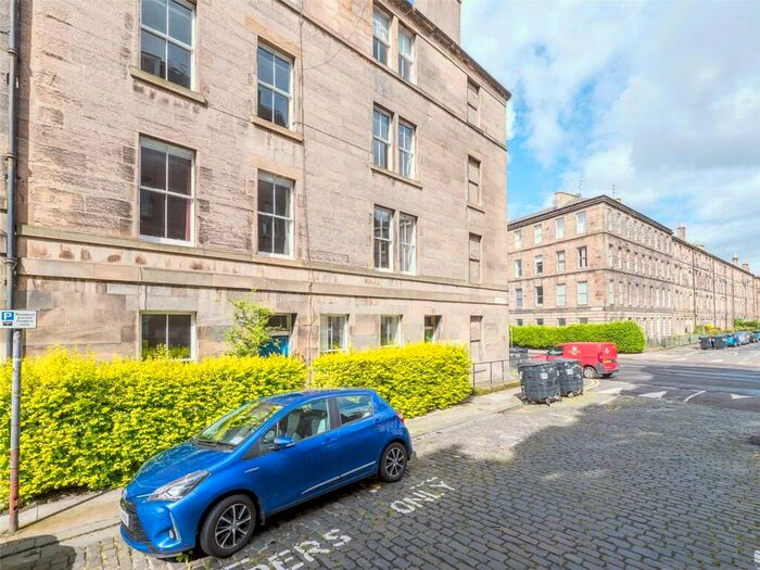 4 Bedroom Flat To Rent In South Oxford Street, Edinburgh, EH8