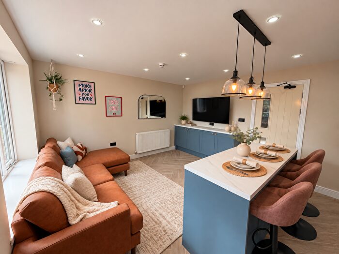 1 Bedroom House To Rent In Raddlebarn Court - Room - Fr Studio, Selly Oak, West Midlands, B29
