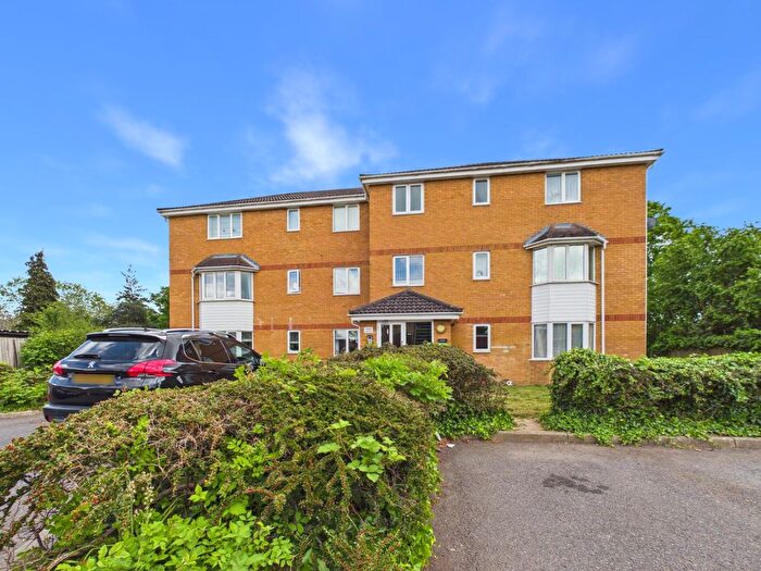 2 Bedroom Flat For Sale In Knightsbridge Court, High Street, Langley, Berkshire, SL3