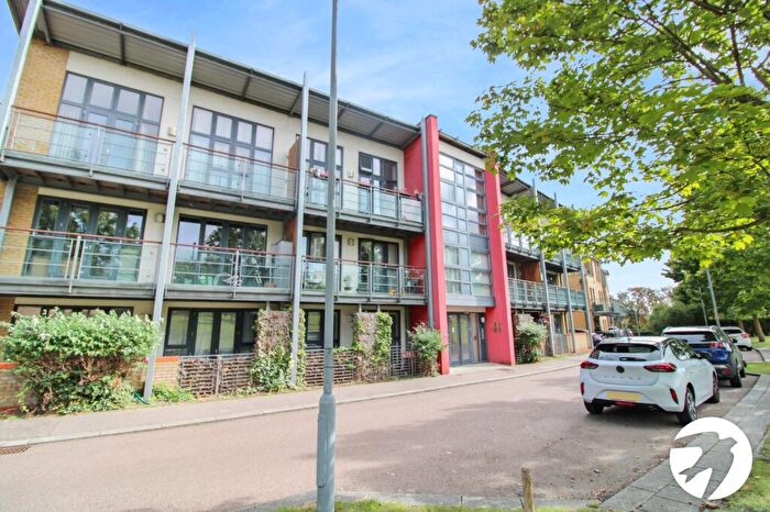 2 Bedroom Flat To Rent In Park Lane, Greenhithe, Kent, DA9